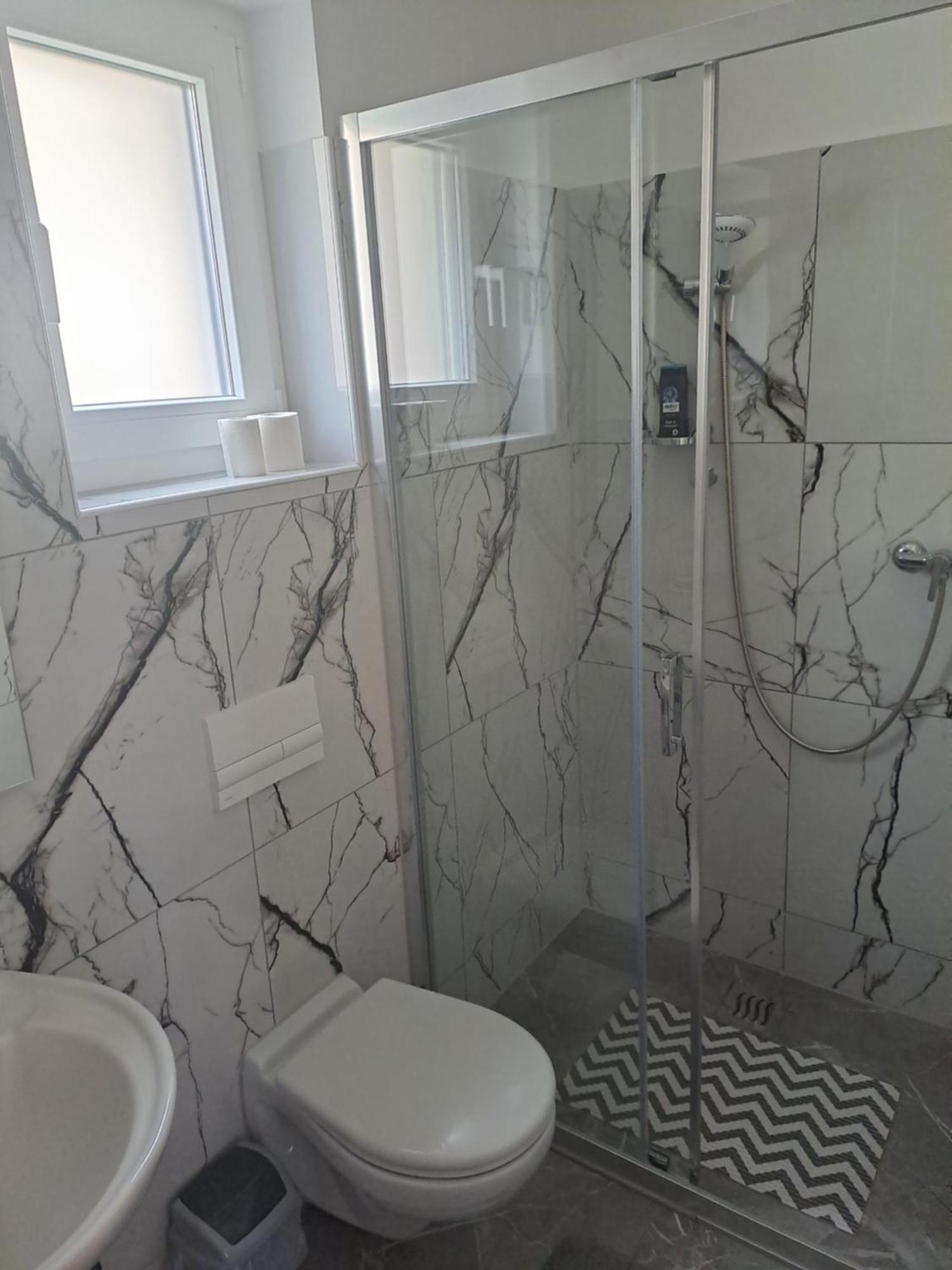 Sara1 Apartman Bród Kültér fotó